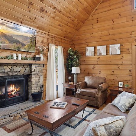 Cozy Family Friendly Cabin With Hot Tub, Near Gatlinburg, Pigeon Forge, Dollywood Sevierville Buitenkant foto