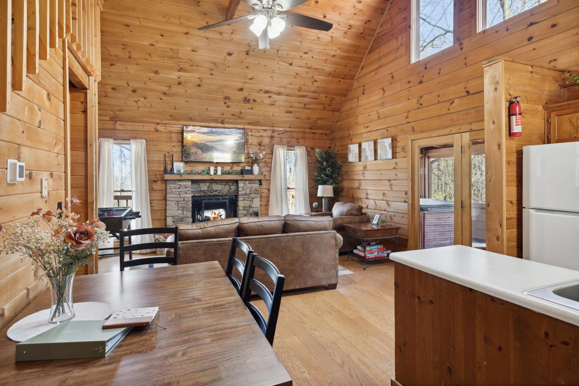 Cozy Family Friendly Cabin With Hot Tub, Near Gatlinburg, Pigeon Forge, Dollywood Sevierville Buitenkant foto